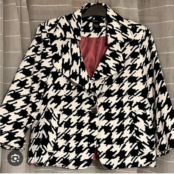 Robert Louis (Small) Black & White Houndstooth Patterned, Belted, Jacket/Blazer - Picture 2 of 9